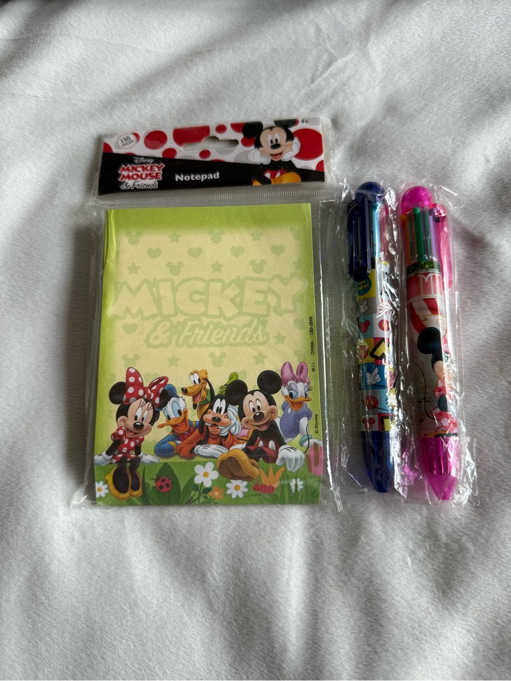 Mickey & Friends Notepad Set with Multi-Color Pens - NWT